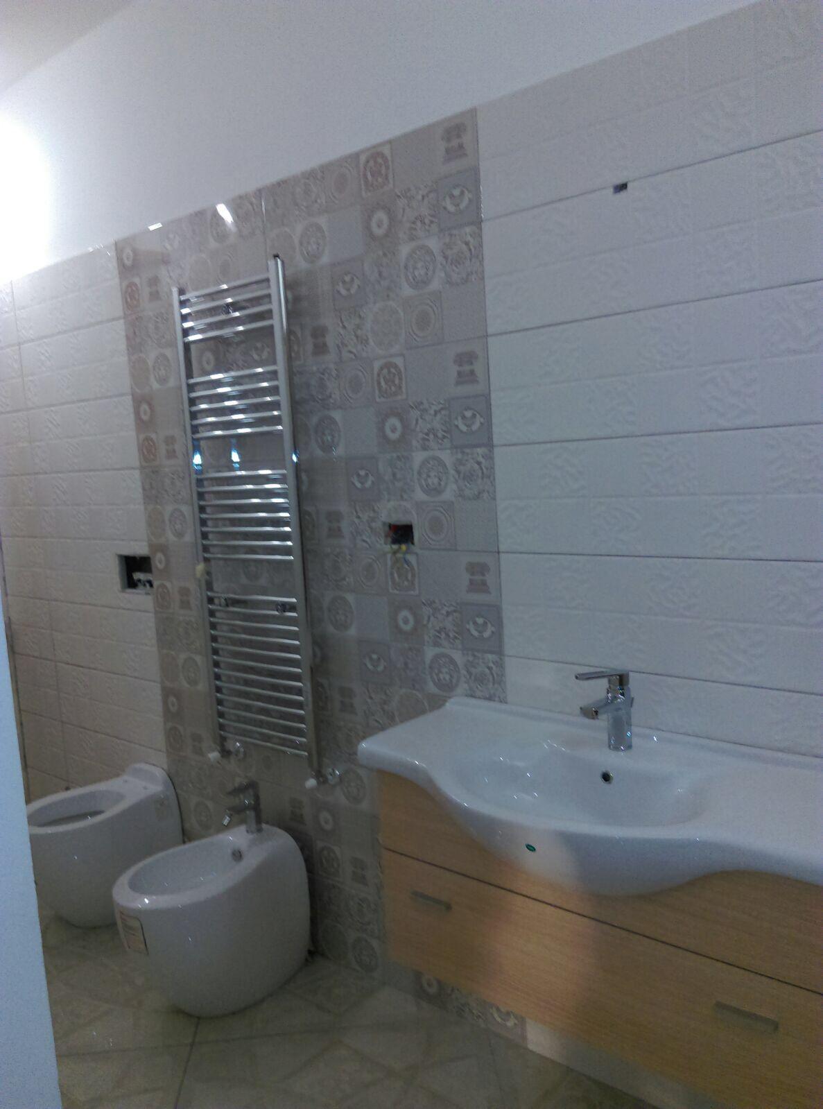 Bagno con termoarredo Bagno con termoarredo